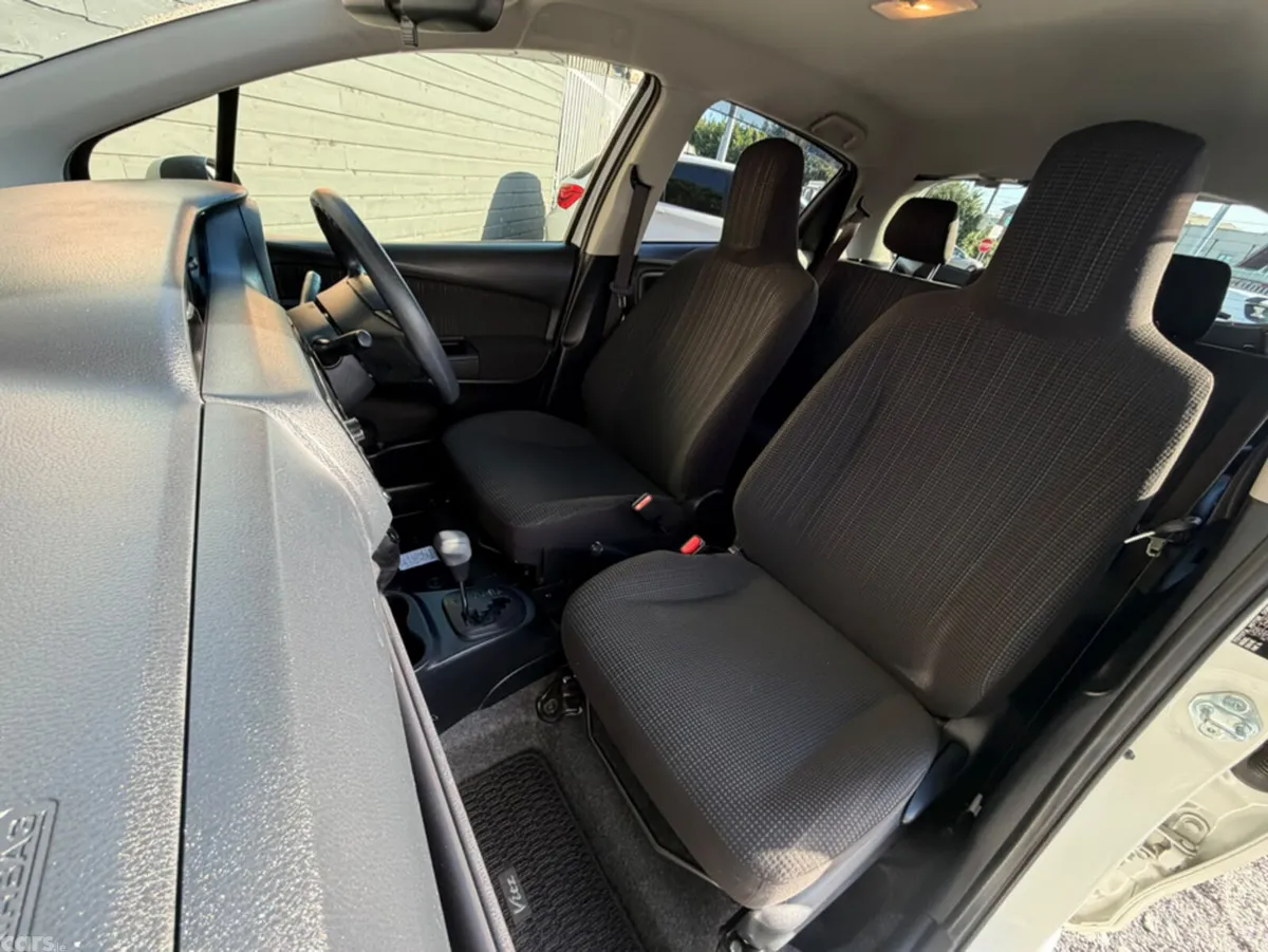 Toyota Yaris Hatchback, Petrol, 2017, White