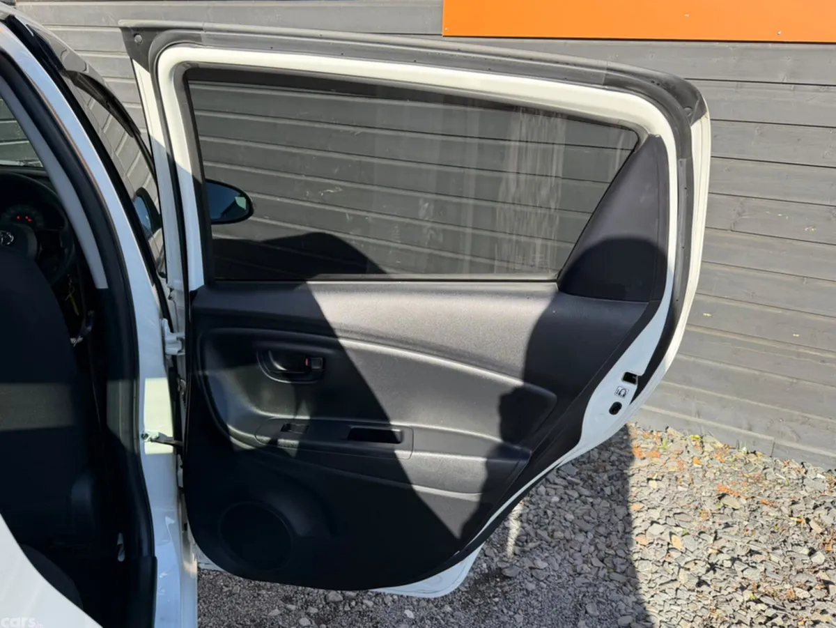 Toyota Yaris Hatchback, Petrol, 2017, White