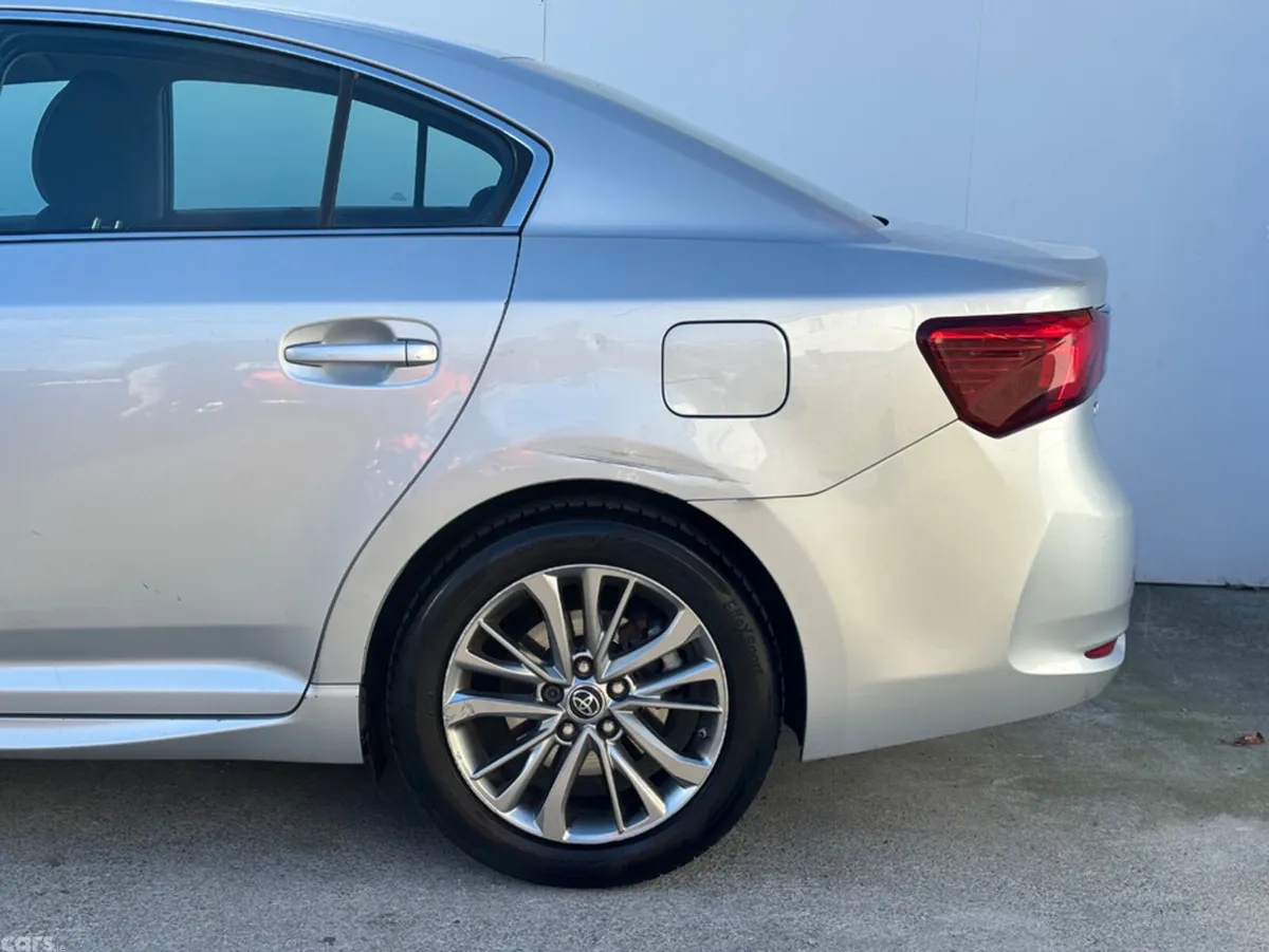 Toyota Avensis Saloon, Diesel, 2015, Silver