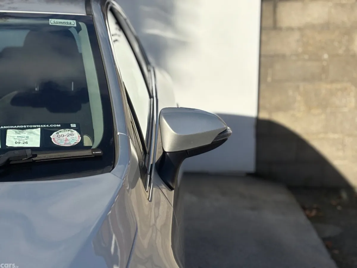 Toyota Avensis Saloon, Diesel, 2015, Silver