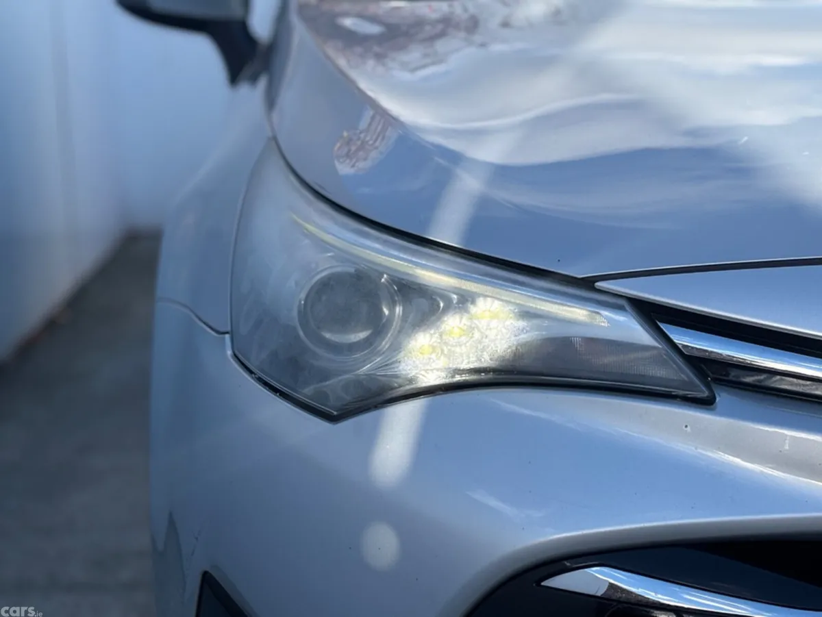 Toyota Avensis Saloon, Diesel, 2015, Silver