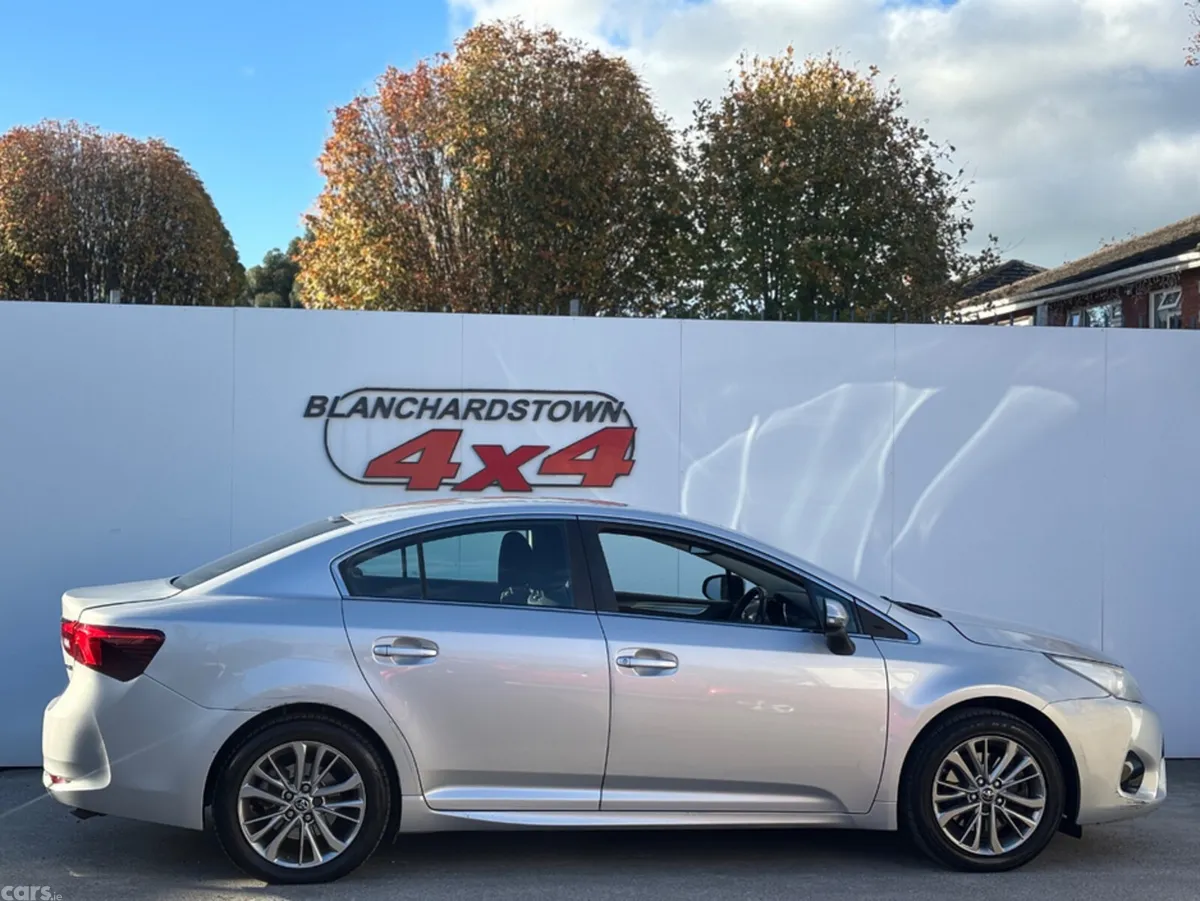 Toyota Avensis Saloon, Diesel, 2015, Silver