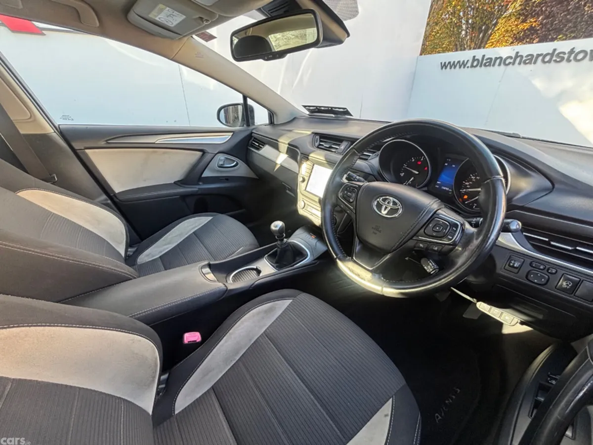 Toyota Avensis Saloon, Diesel, 2015, Silver
