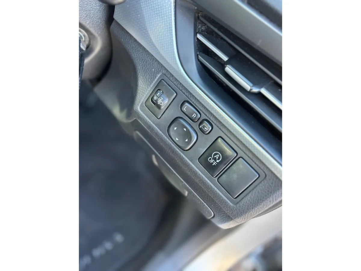 Toyota Avensis Saloon, Diesel, 2015, Silver