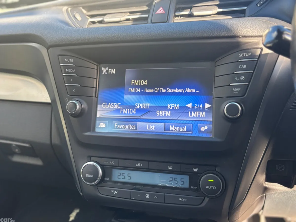 Toyota Avensis Saloon, Diesel, 2015, Silver