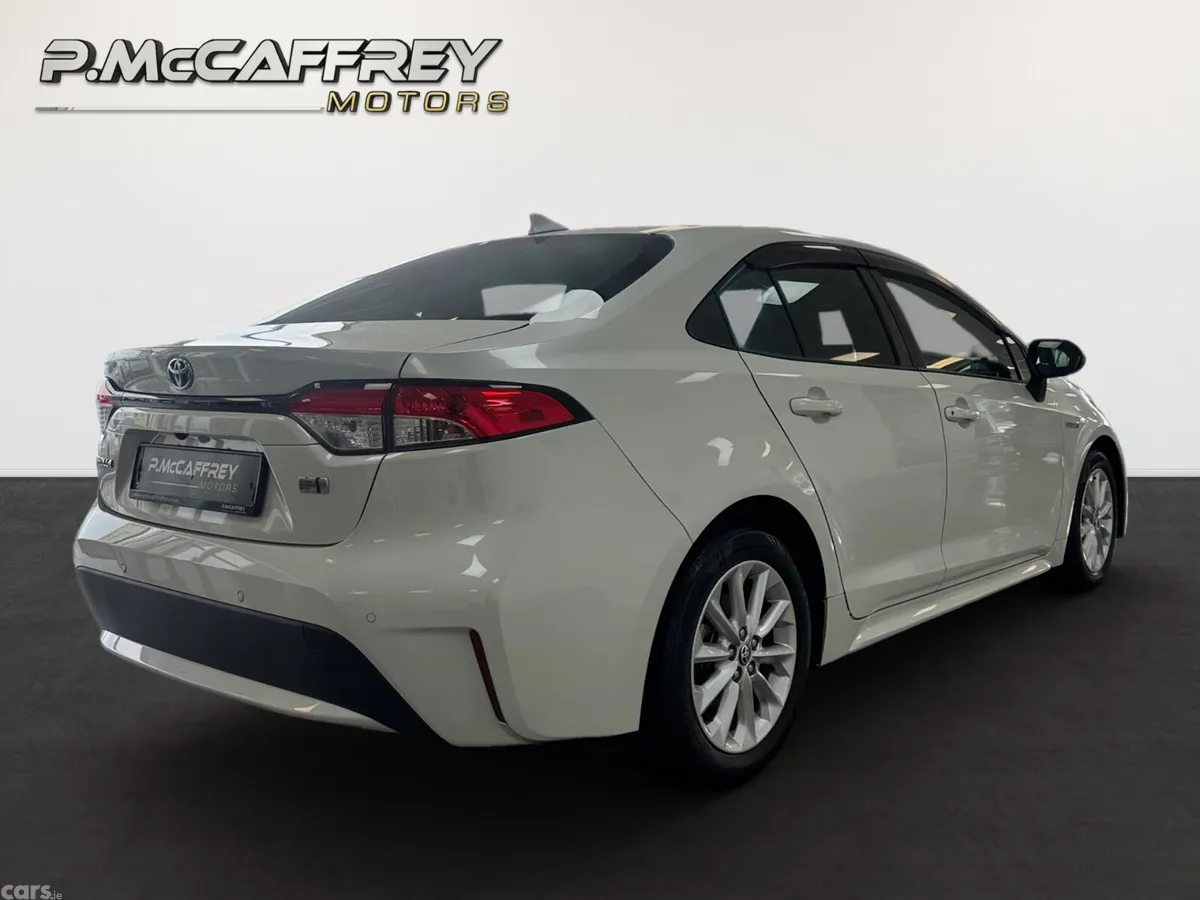 Toyota Corolla Saloon, Petrol Hybrid, 2019, White