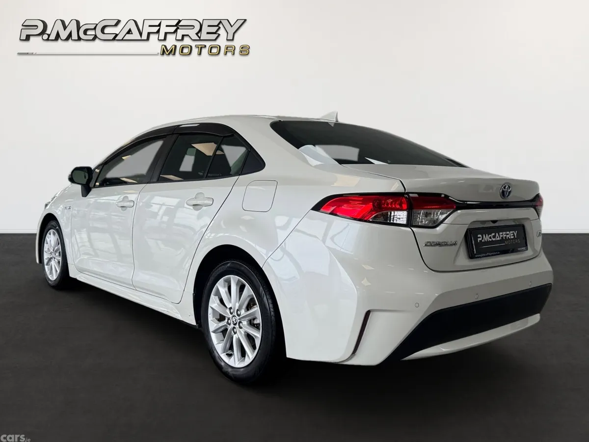 Toyota Corolla Saloon, Petrol Hybrid, 2019, White