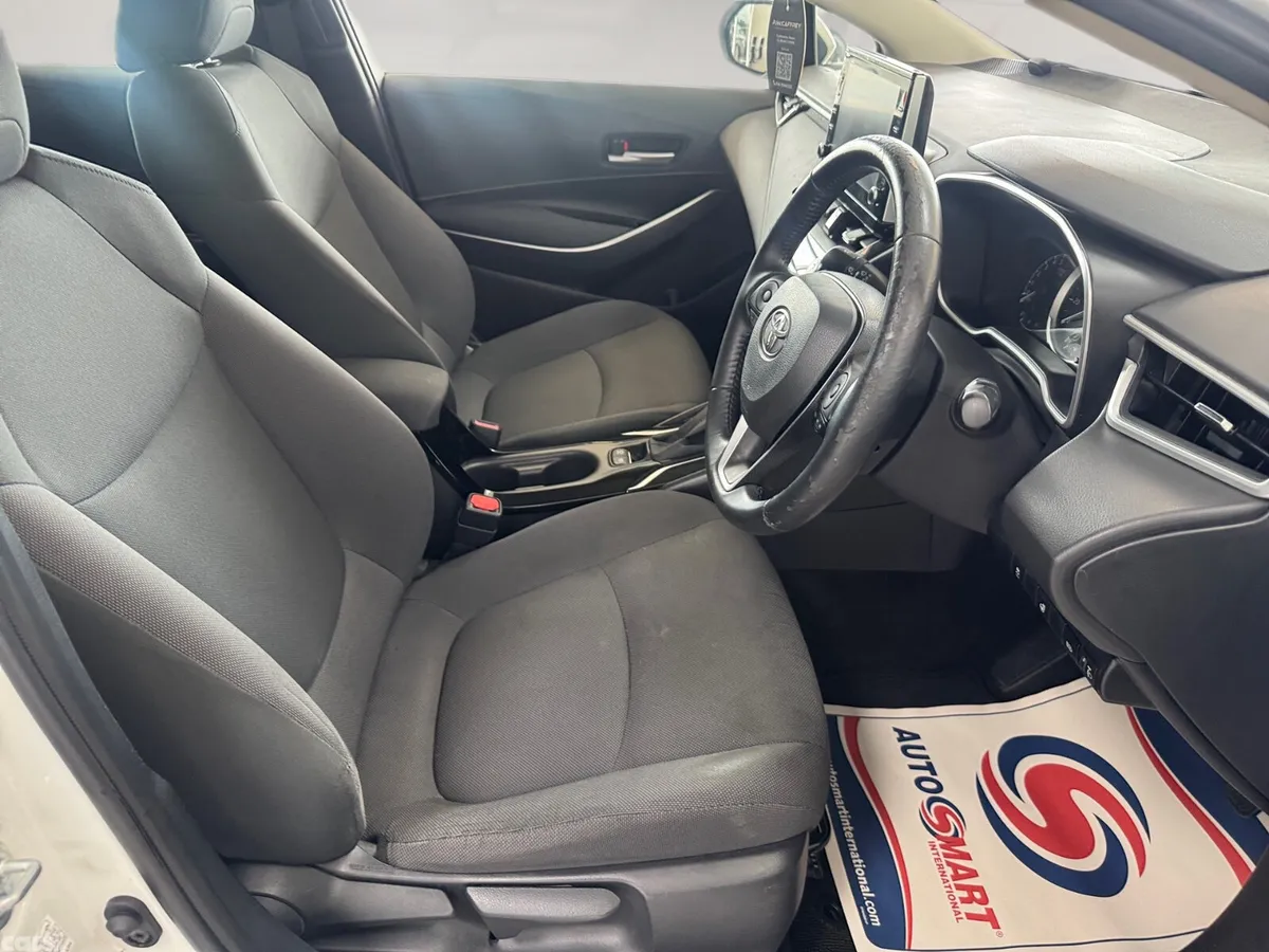 Toyota Corolla Saloon, Petrol Hybrid, 2019, White