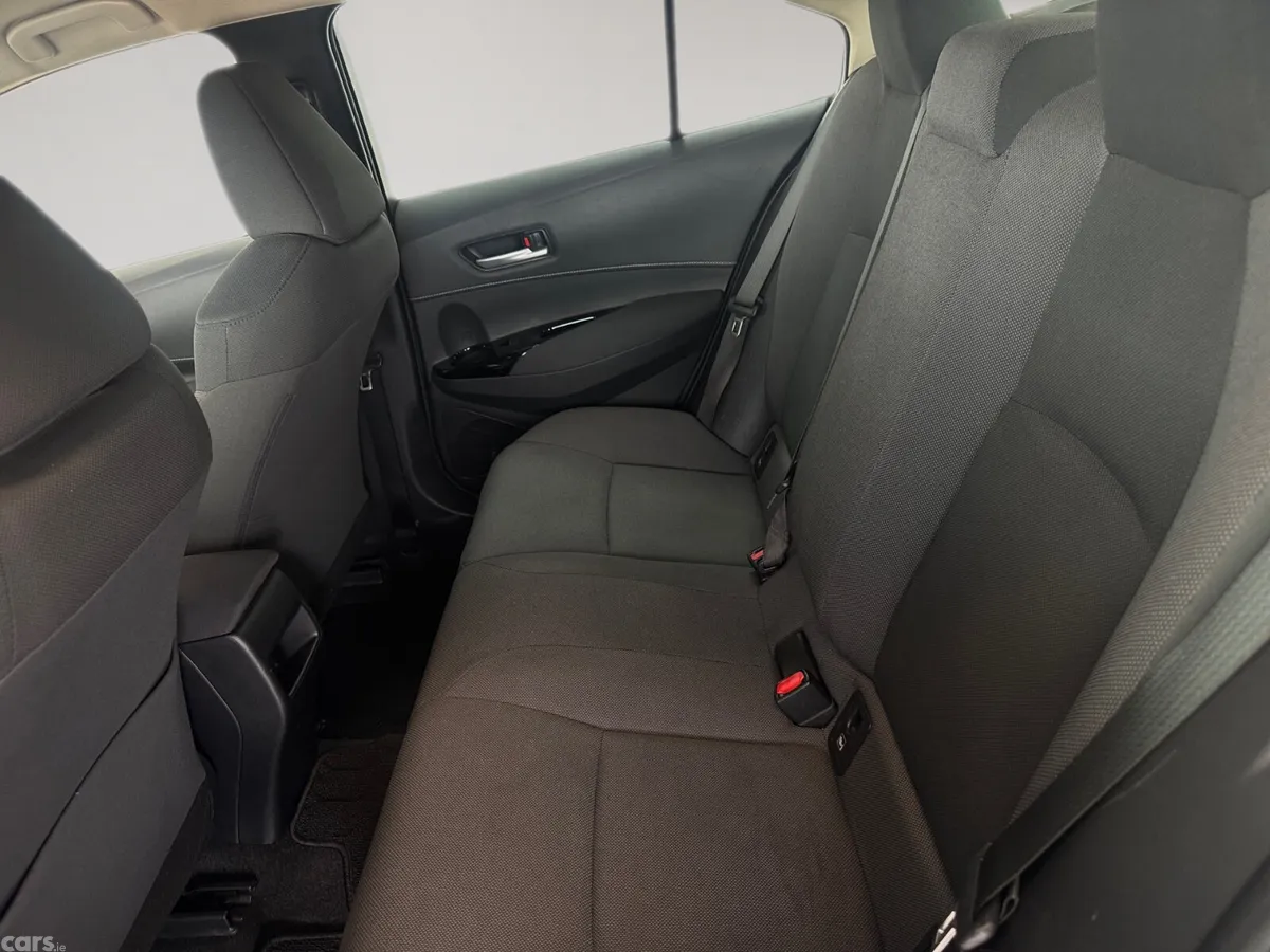 Toyota Corolla Saloon, Petrol Hybrid, 2019, White