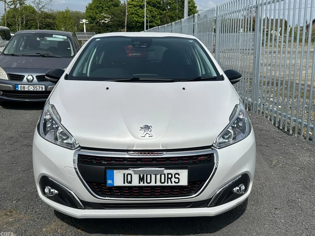 Peugeot 208 Hatchback, Petrol, 2017, White