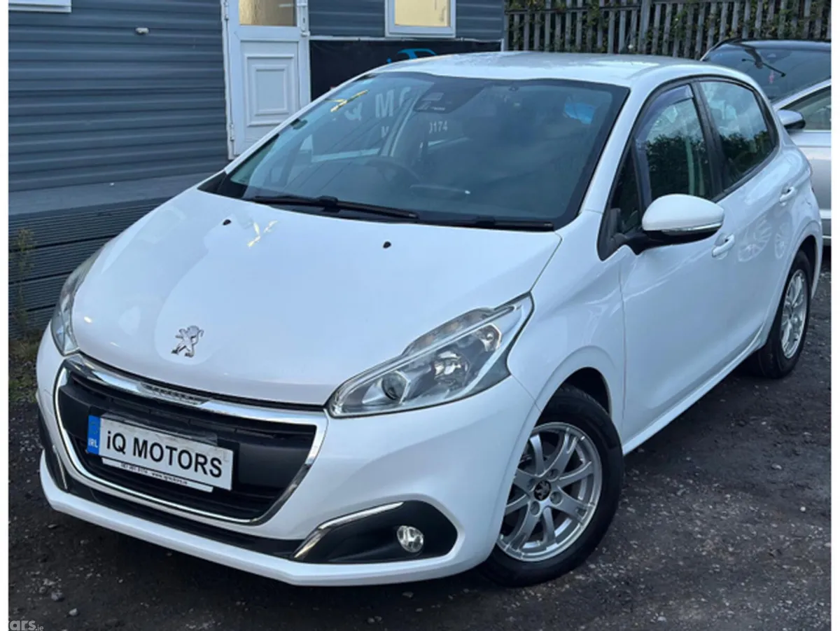 Peugeot 208 Hatchback, Petrol, 2016, White