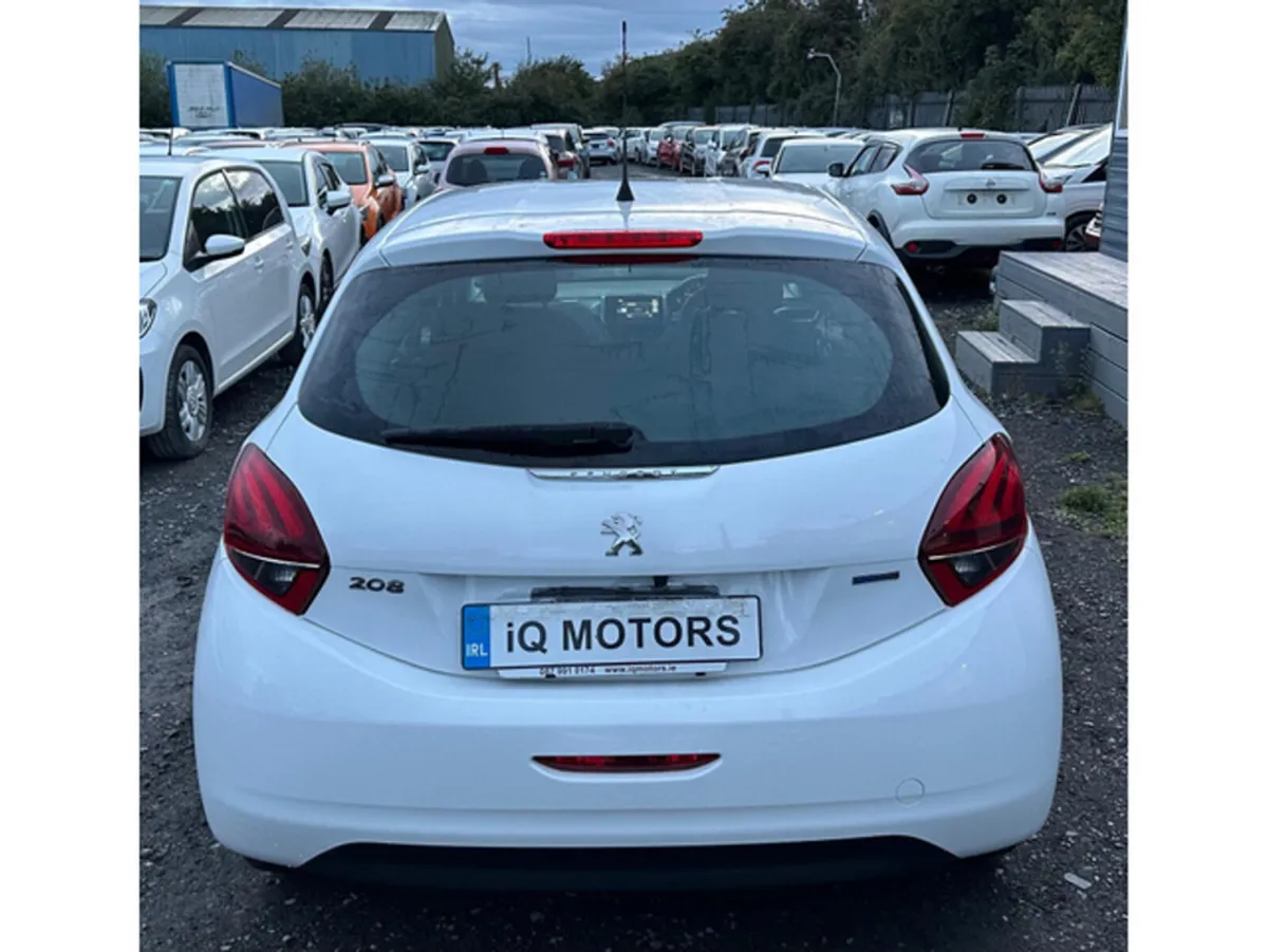 Peugeot 208 Hatchback, Petrol, 2016, White
