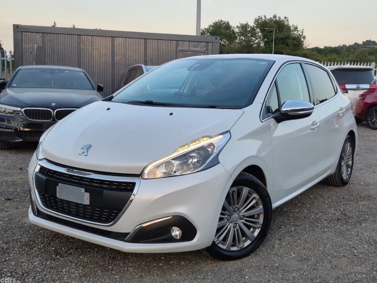 Peugeot 208 Hatchback, Petrol, 2017, White