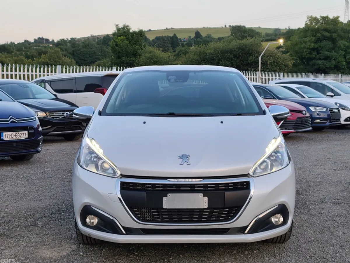 Peugeot 208 Hatchback, Petrol, 2017, White