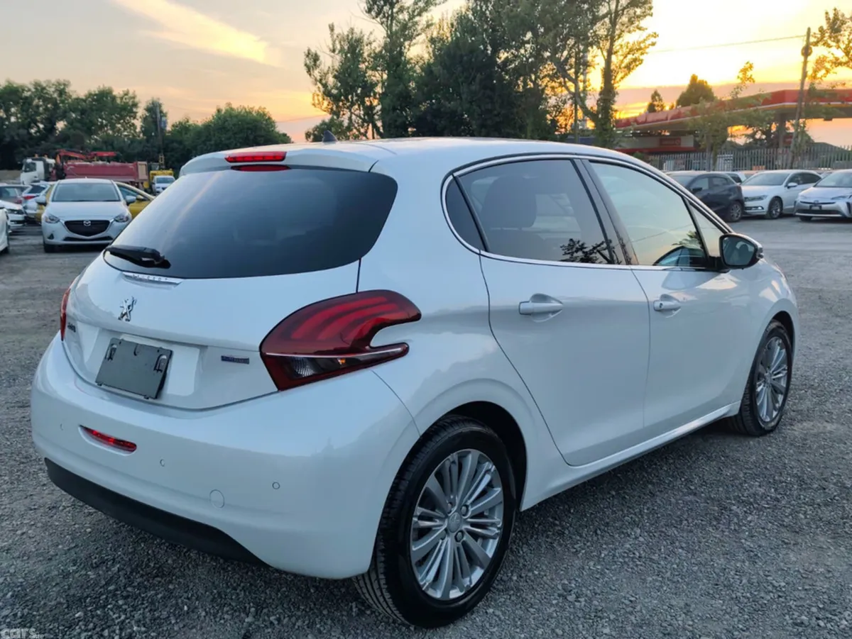 Peugeot 208 Hatchback, Petrol, 2017, White