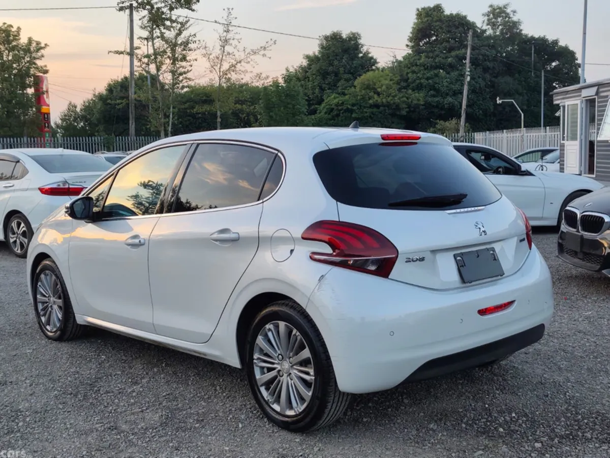 Peugeot 208 Hatchback, Petrol, 2017, White