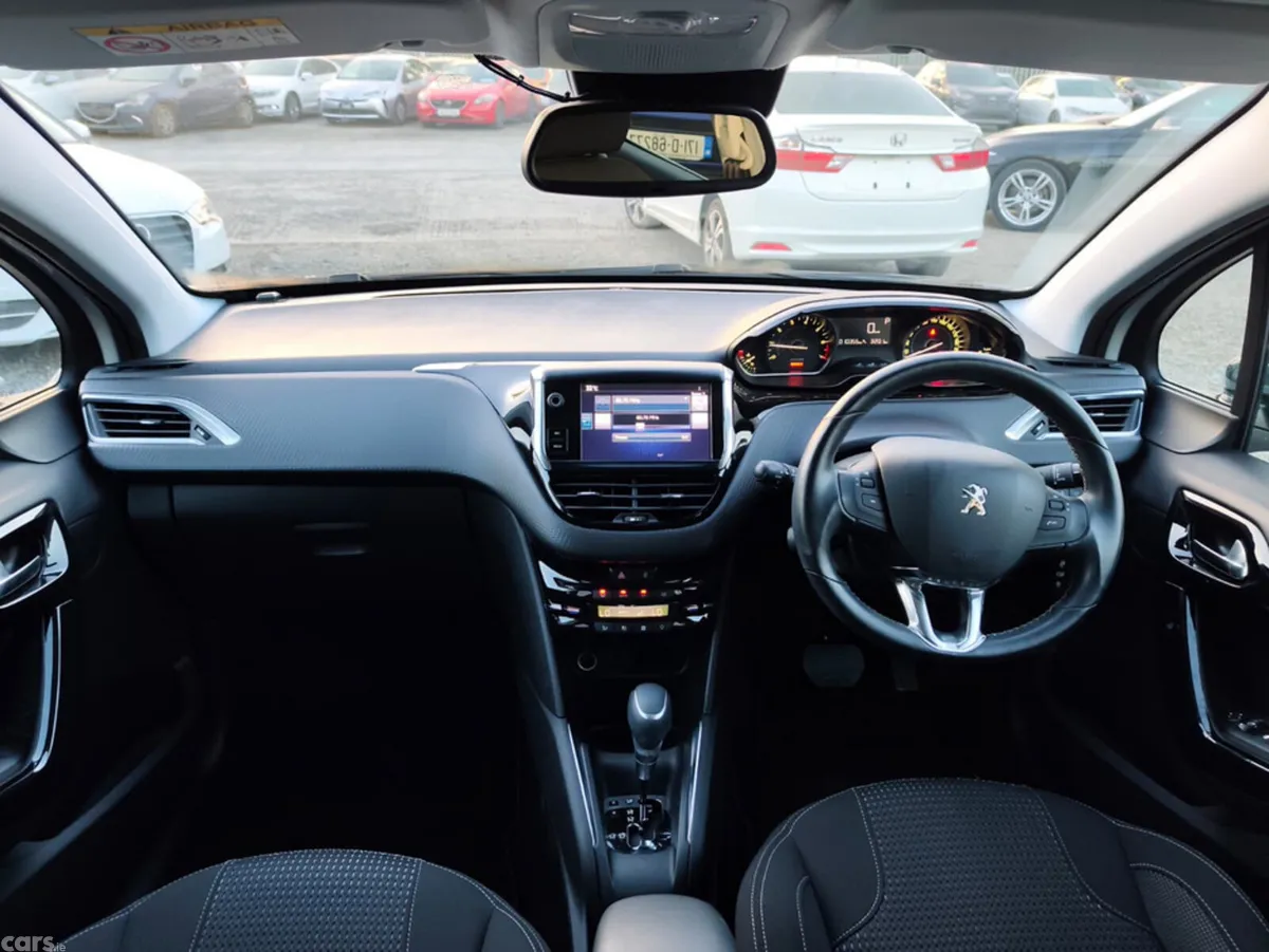 Peugeot 208 Hatchback, Petrol, 2017, White