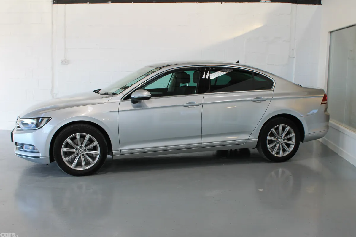 Volkswagen Passat Saloon, Diesel, 2019, Grey