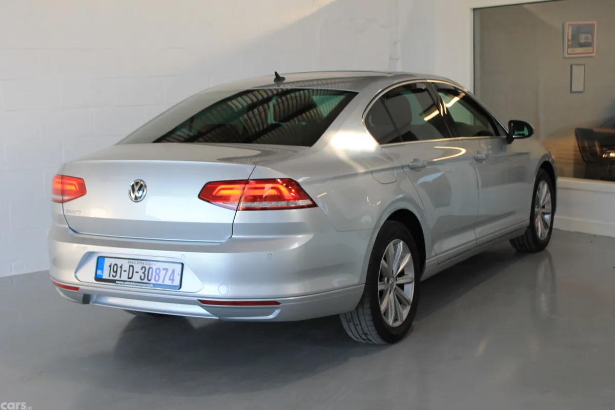 Volkswagen Passat Saloon, Diesel, 2019, Grey