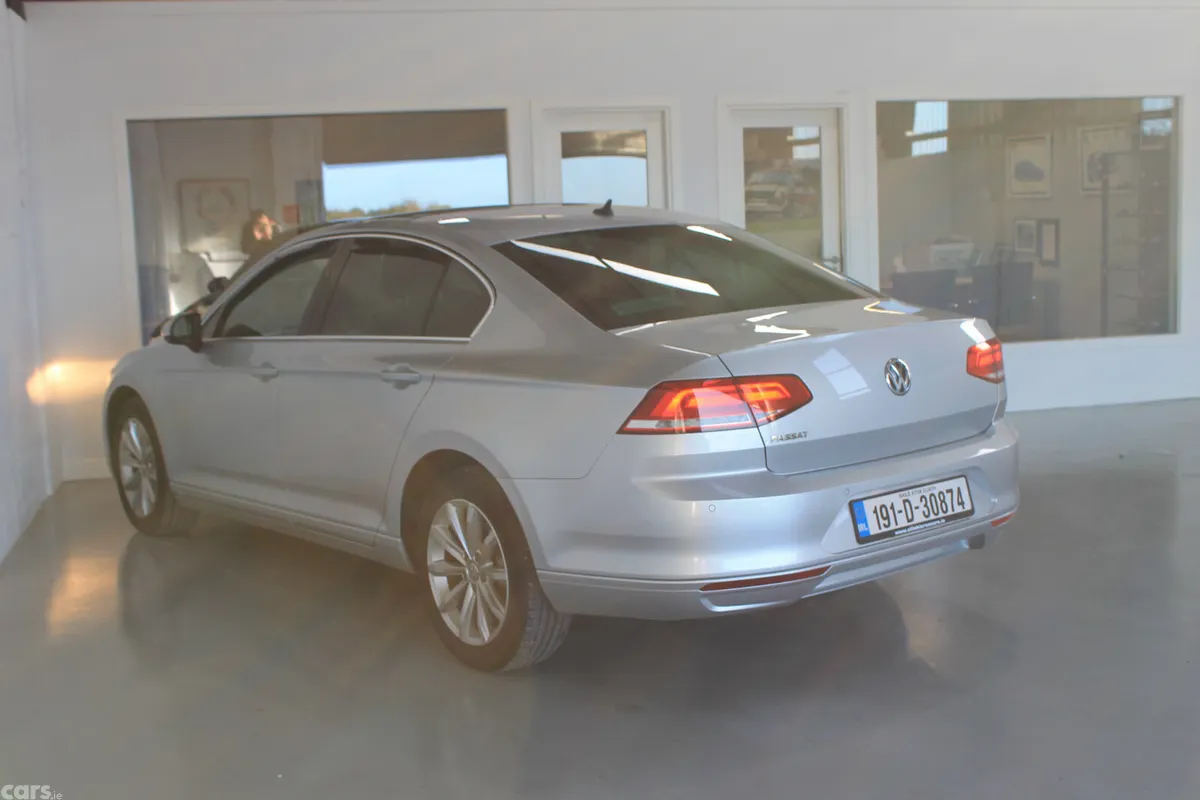 Volkswagen Passat Saloon, Diesel, 2019, Grey
