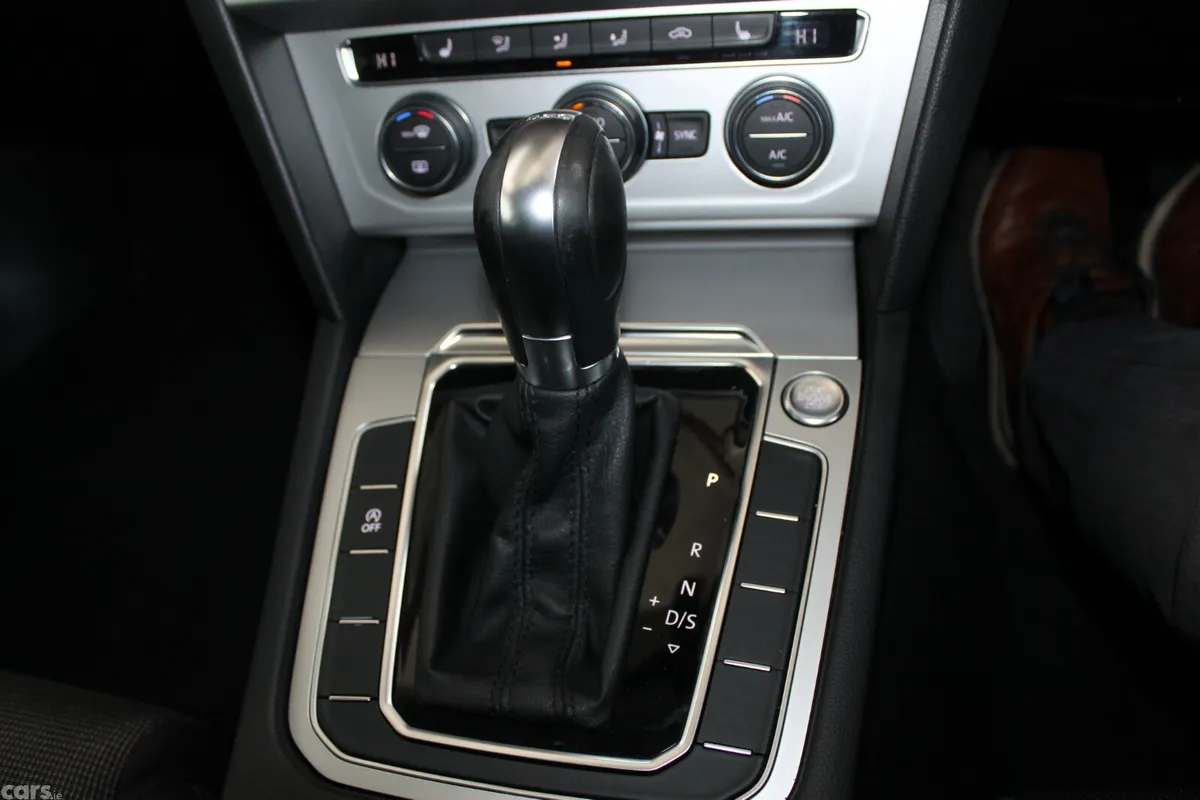 Volkswagen Passat Saloon, Diesel, 2019, Grey