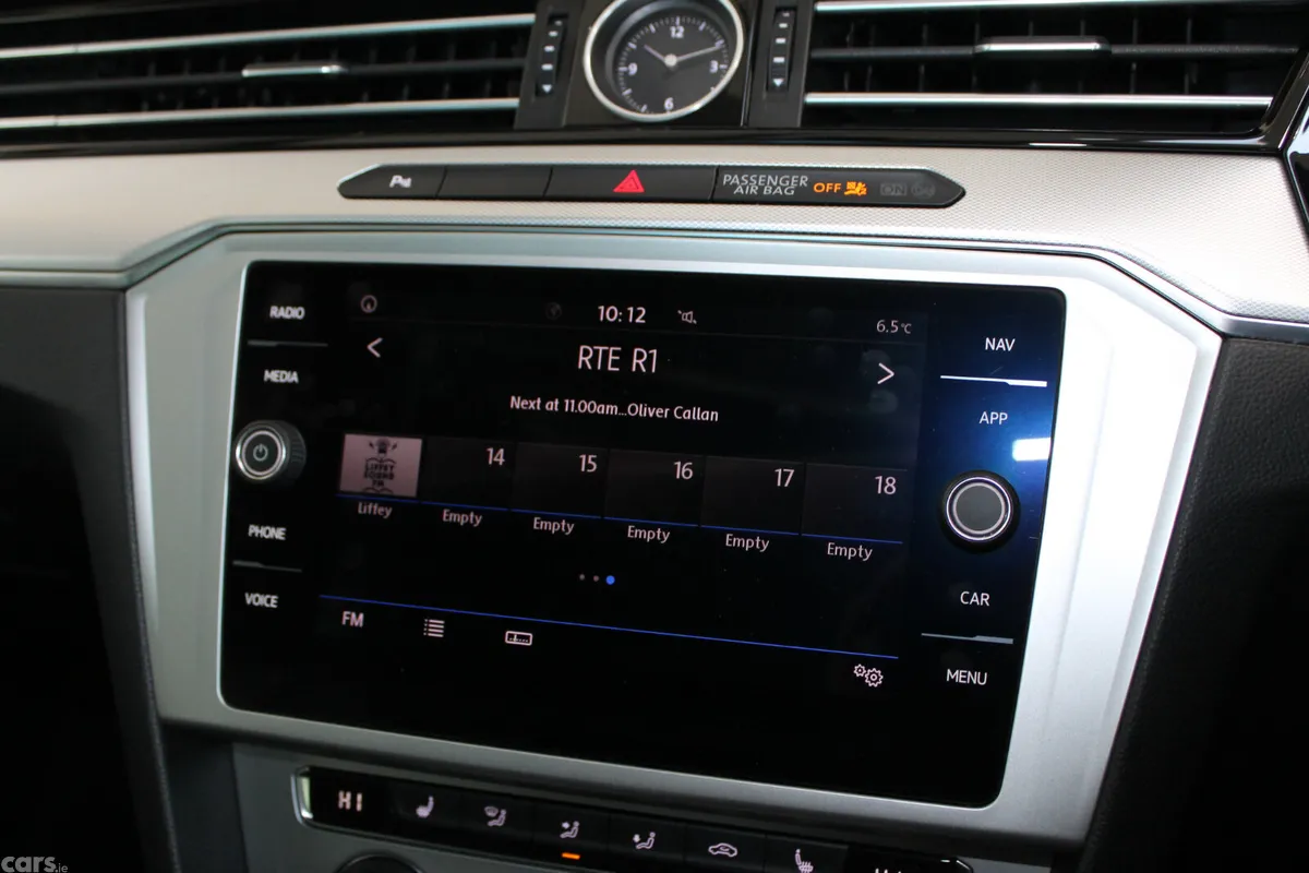 Volkswagen Passat Saloon, Diesel, 2019, Grey