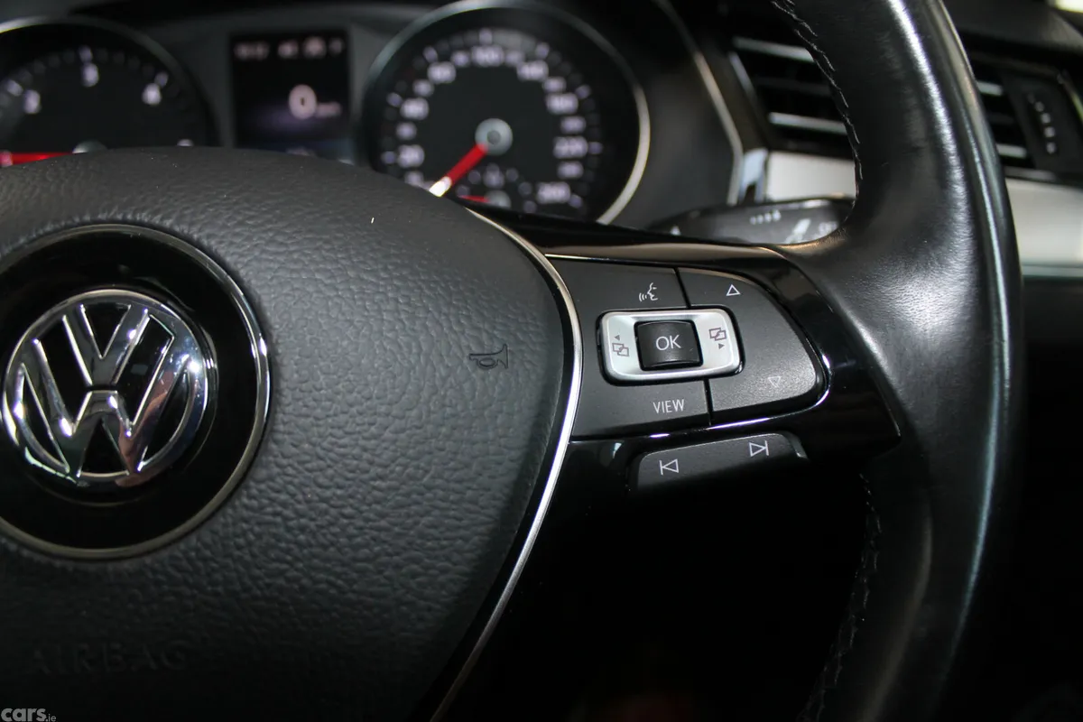 Volkswagen Passat Saloon, Diesel, 2019, Grey