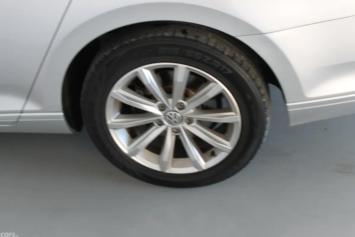 Volkswagen Passat Saloon, Diesel, 2019, Grey