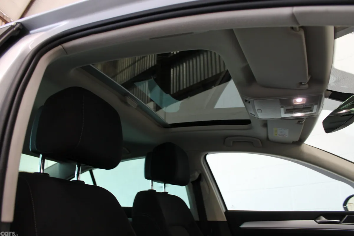 Volkswagen Passat Saloon, Diesel, 2019, Grey
