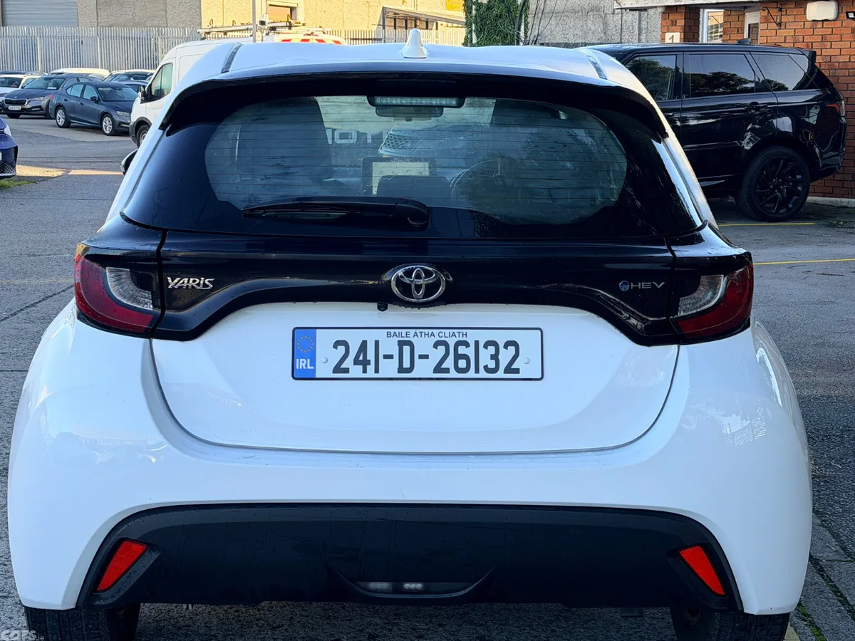 Toyota Yaris Hatchback, Petrol Hybrid, 2024, White