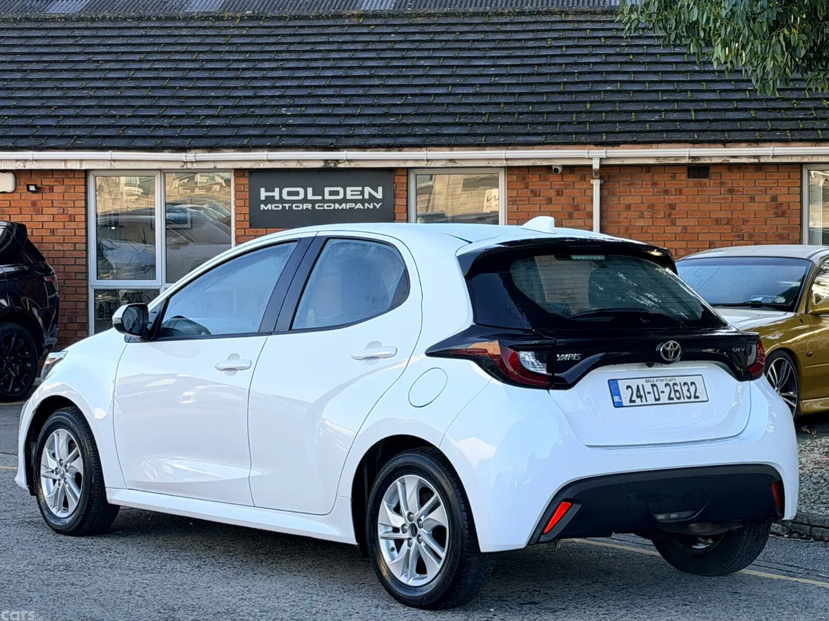 Toyota Yaris Hatchback, Petrol Hybrid, 2024, White