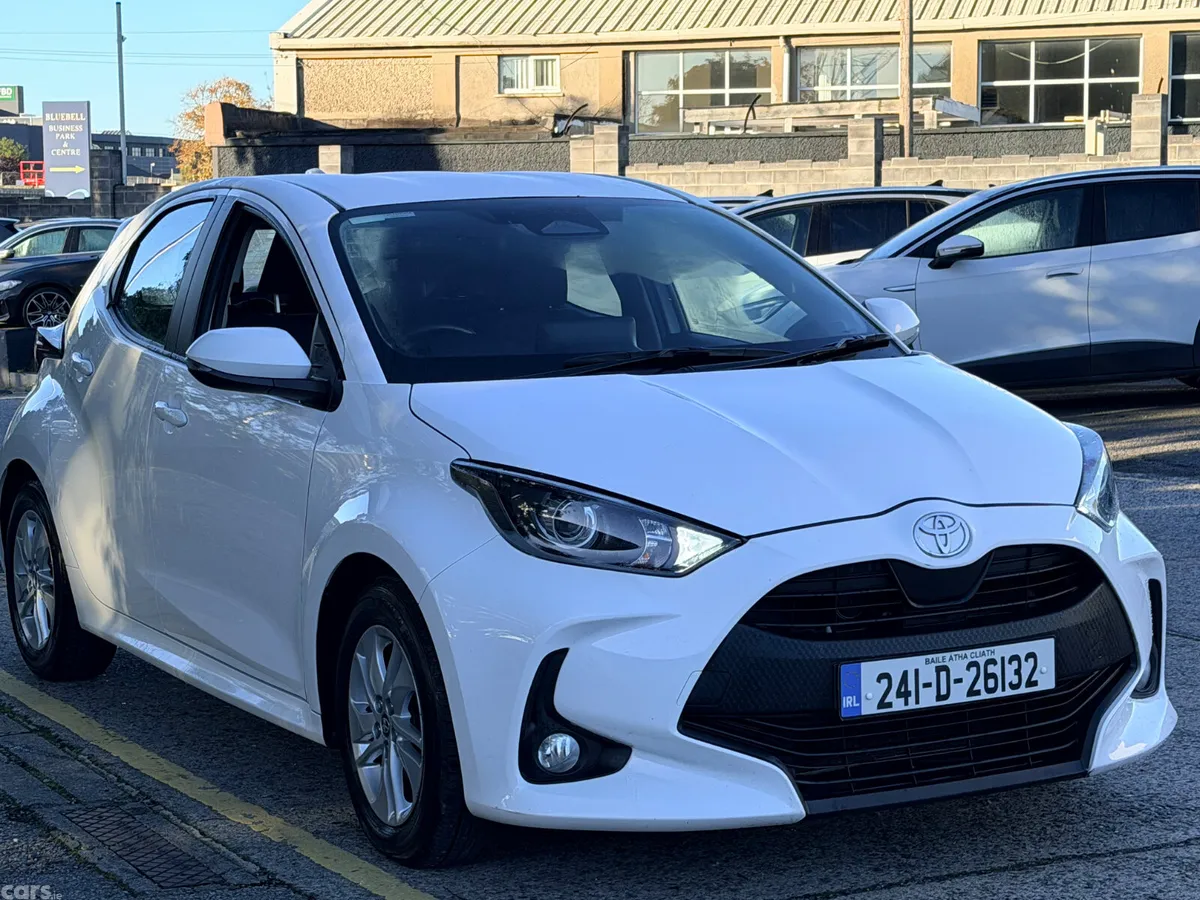Toyota Yaris Hatchback, Petrol Hybrid, 2024, White