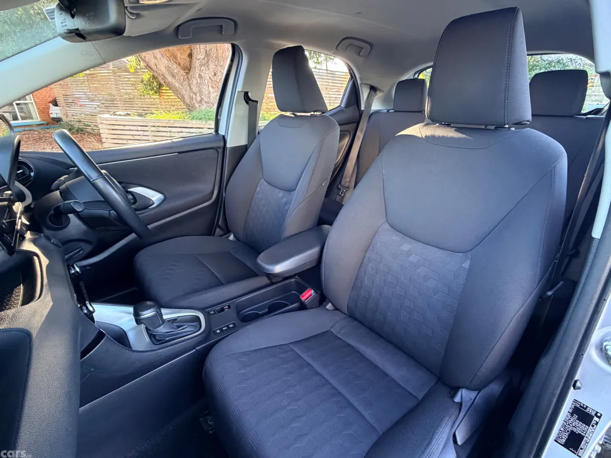 Toyota Yaris Hatchback, Petrol Hybrid, 2024, Grey