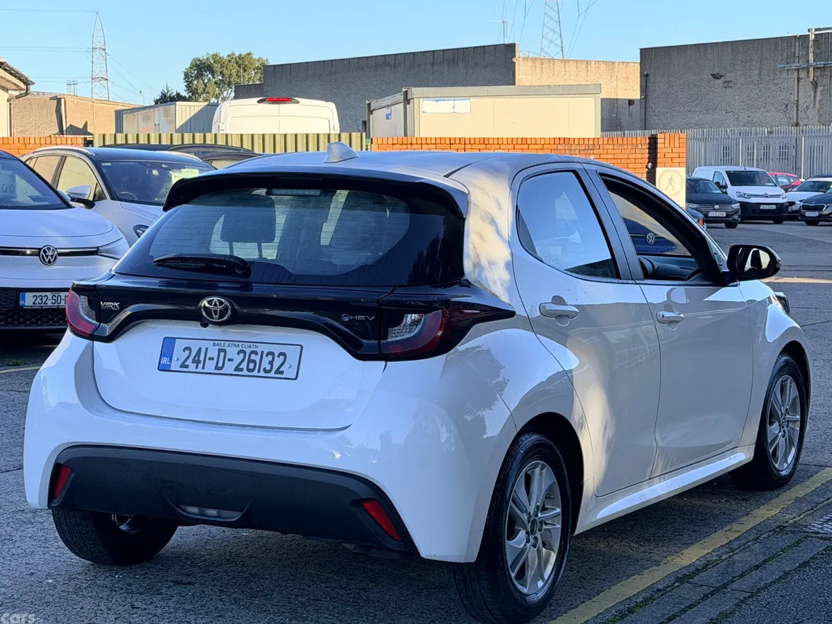 Toyota Yaris Hatchback, Petrol Hybrid, 2024, White
