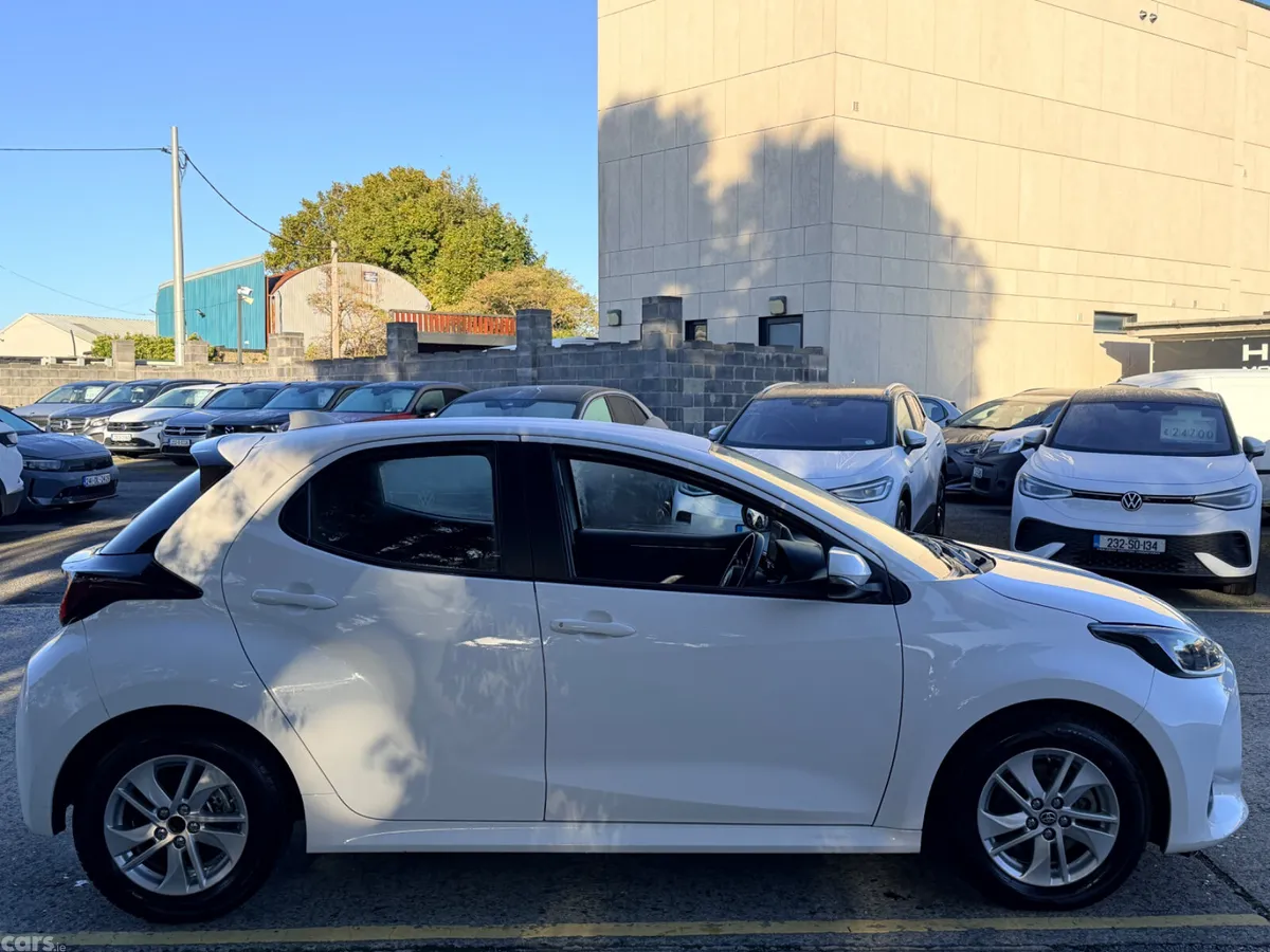 Toyota Yaris Hatchback, Petrol Hybrid, 2024, White