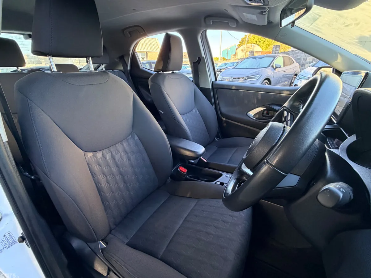 Toyota Yaris Hatchback, Petrol Hybrid, 2024, White