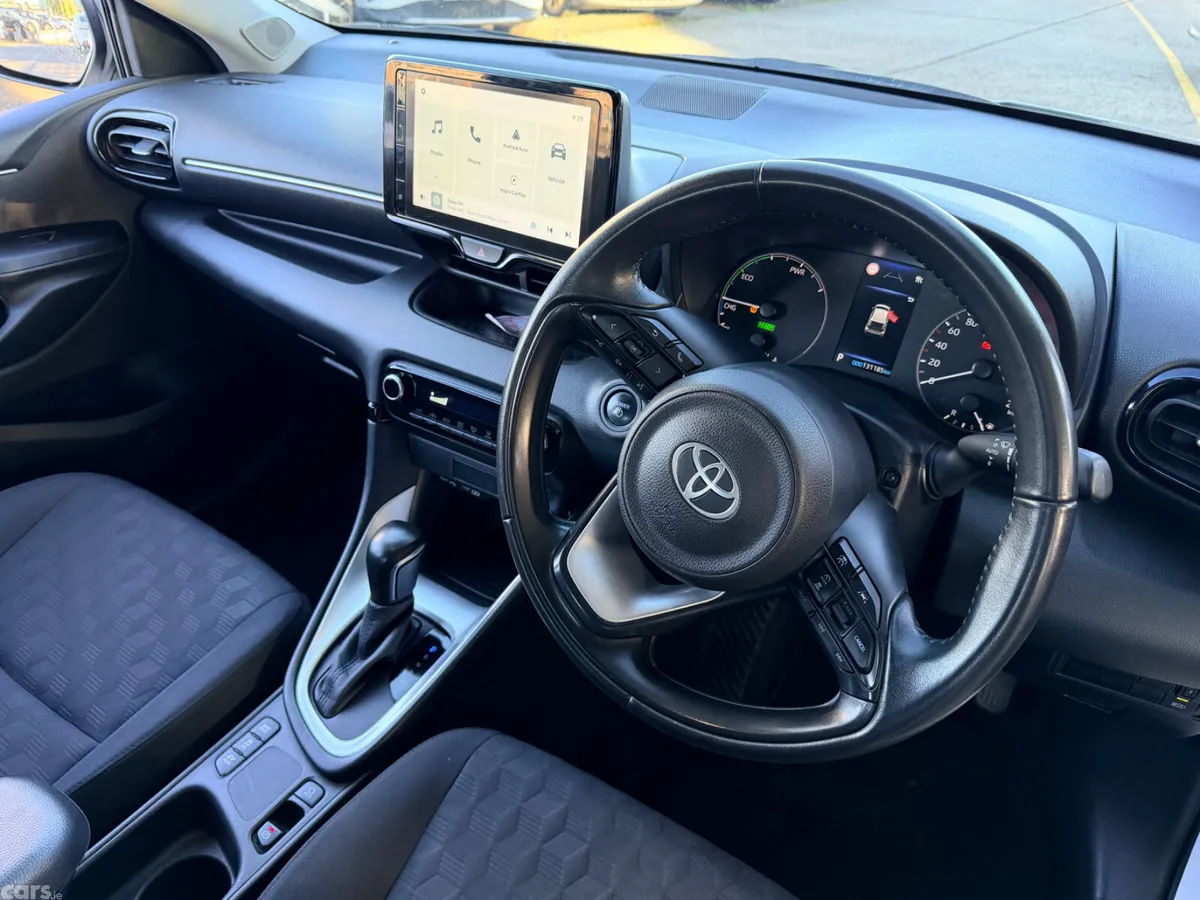 Toyota Yaris Hatchback, Petrol Hybrid, 2024, White