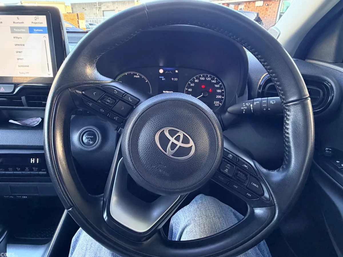 Toyota Yaris Hatchback, Petrol Hybrid, 2024, White