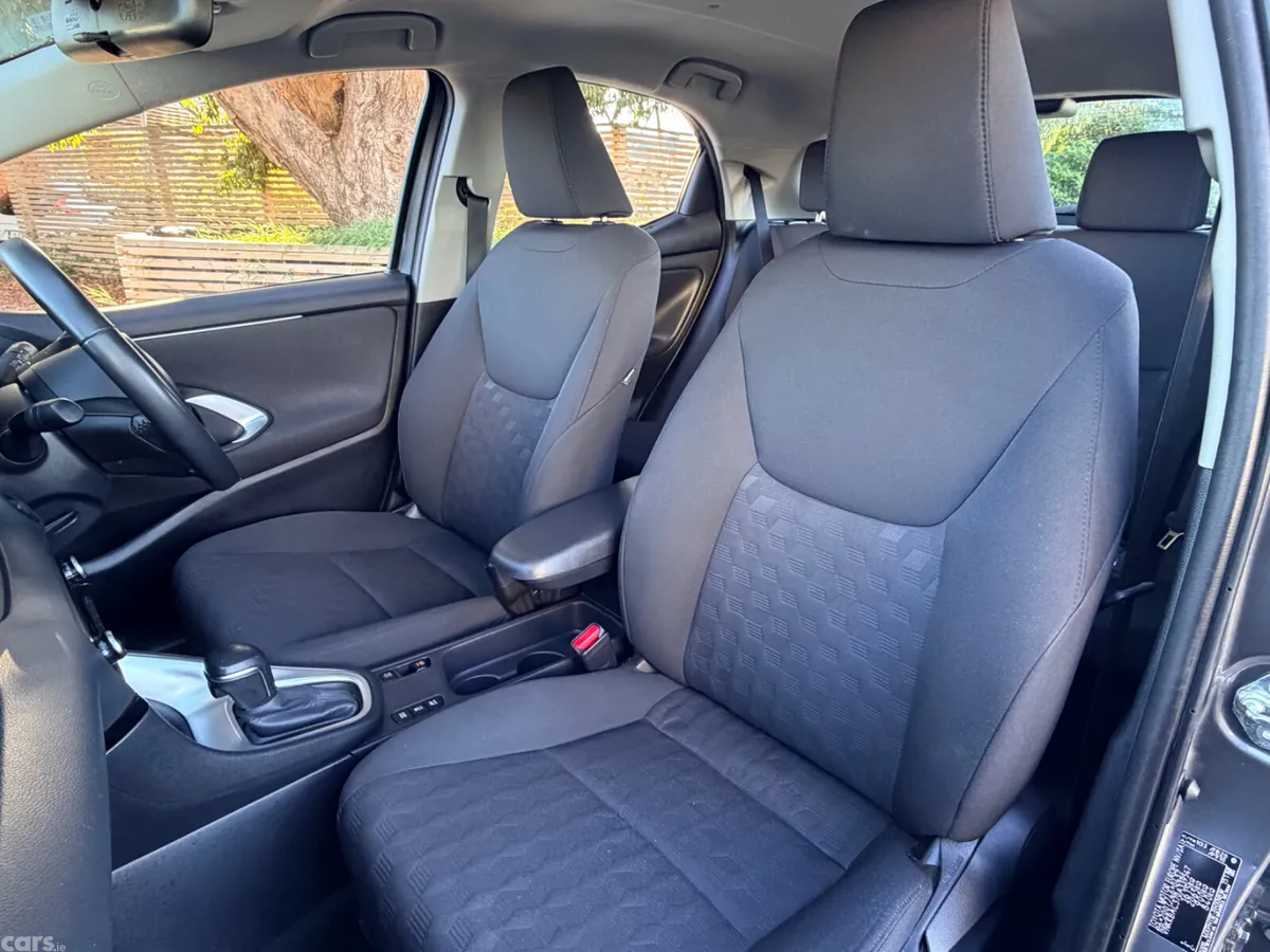 Toyota Yaris Hatchback, Petrol Hybrid, 2024, Grey