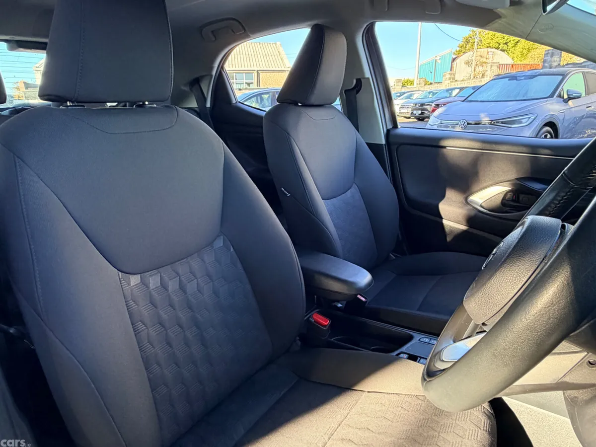 Toyota Yaris Hatchback, Petrol Hybrid, 2024, Grey