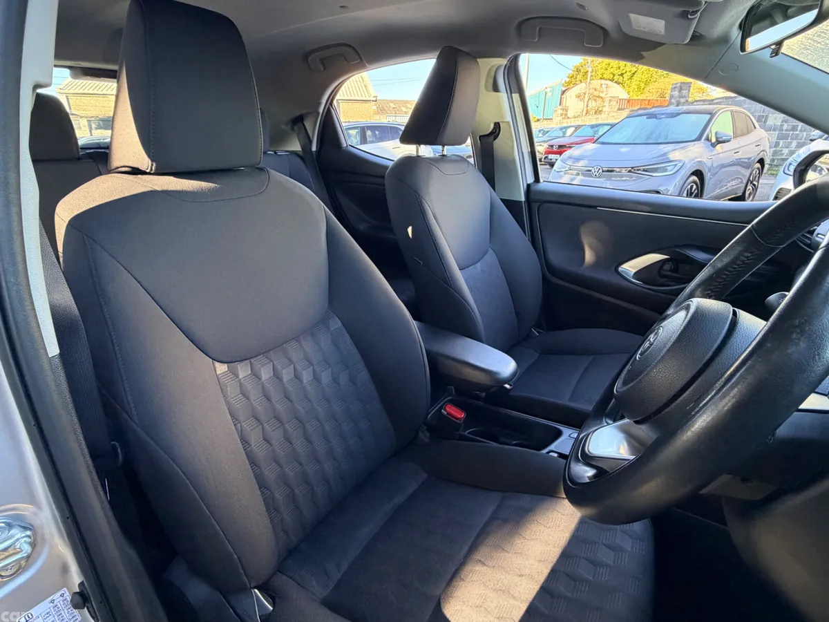 Toyota Yaris Hatchback, Petrol Hybrid, 2024, Grey
