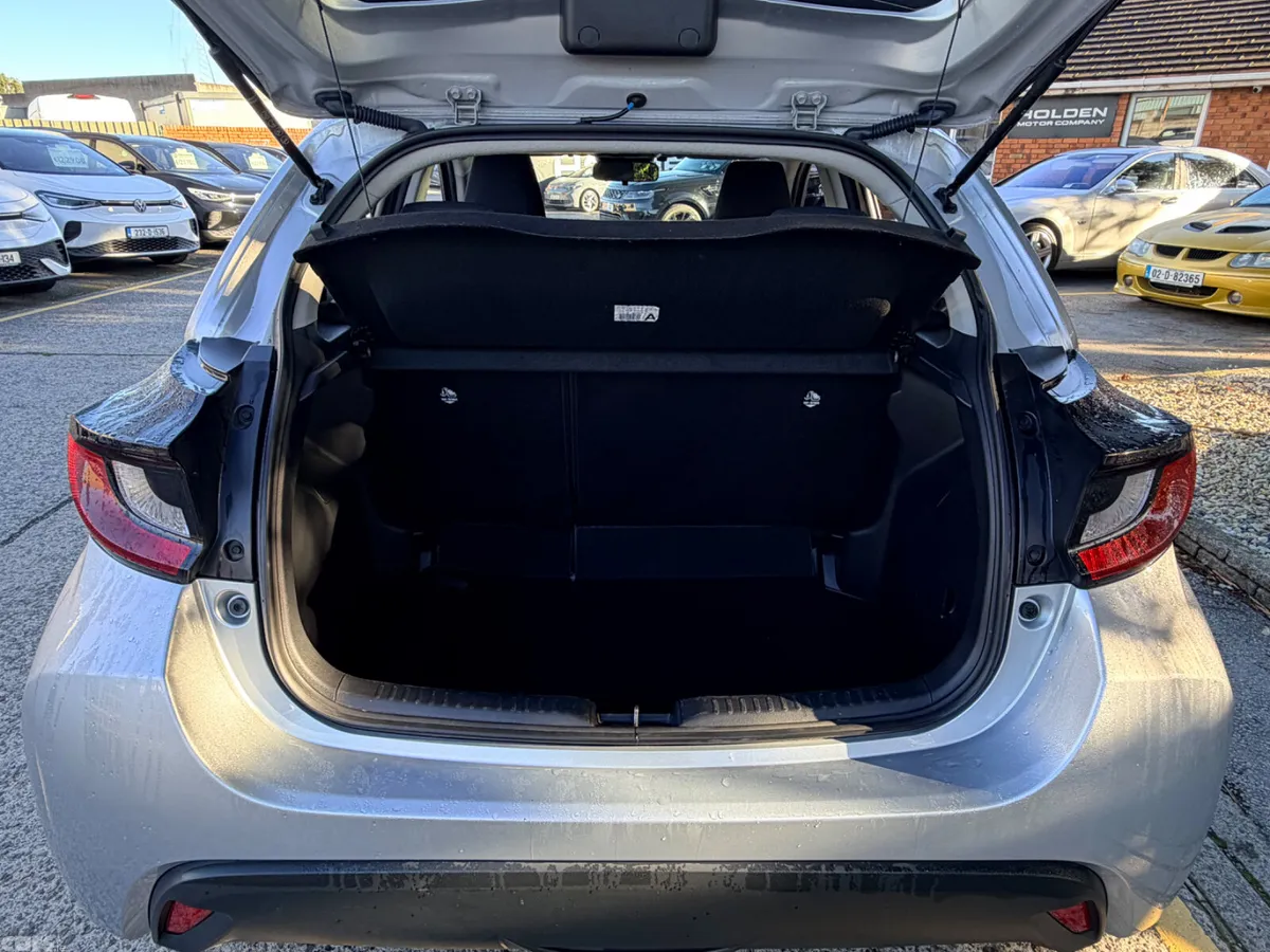 Toyota Yaris Hatchback, Petrol Hybrid, 2024, Grey