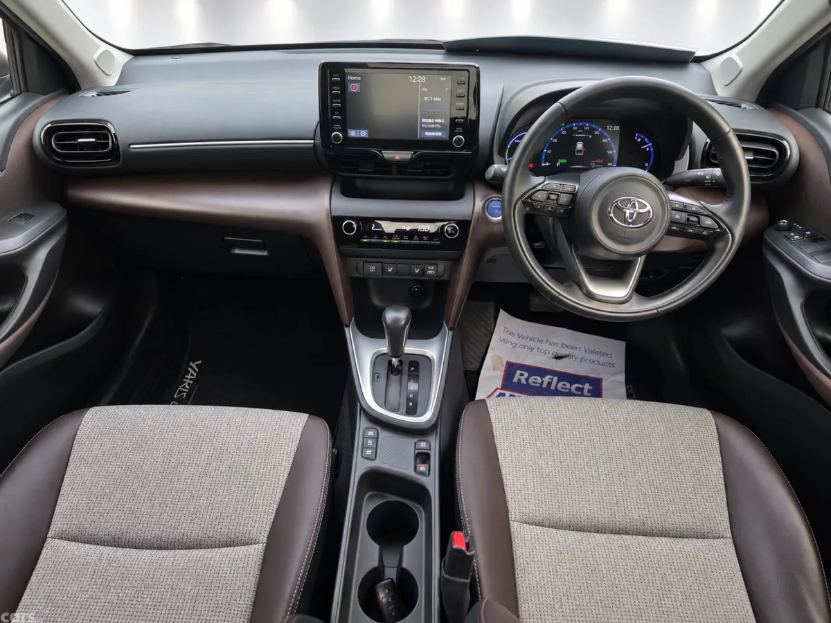 Toyota Yaris Cross Hatchback, Petrol Hybrid, 2021, Beige