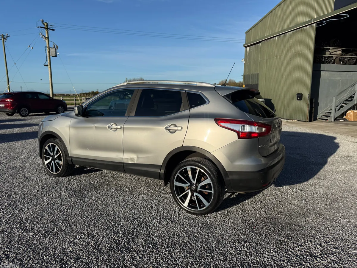 Nissan Qashqai Hatchback, Diesel, 2015, Silver