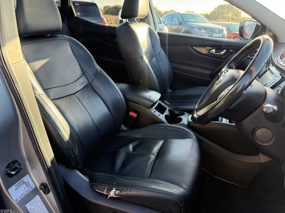 Nissan Qashqai Hatchback, Diesel, 2015, Silver