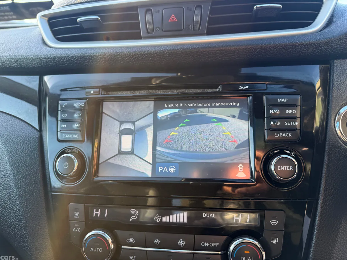 Nissan Qashqai Hatchback, Diesel, 2015, Silver