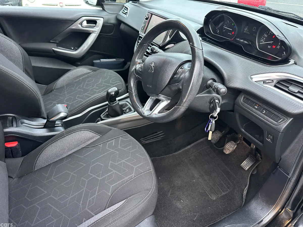 Peugeot 2008 Hatchback, Petrol, 2018, Black