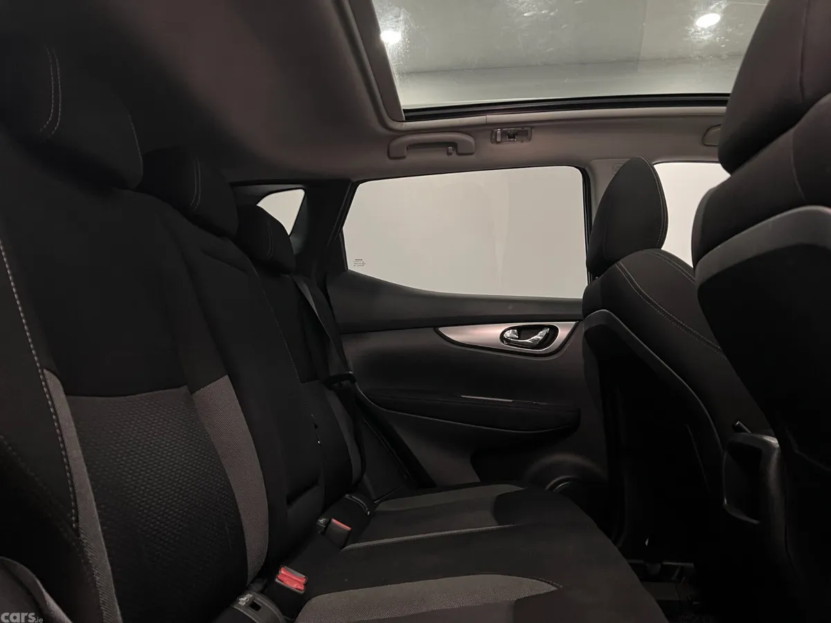 Nissan Qashqai Hatchback, Diesel, 2018, Black