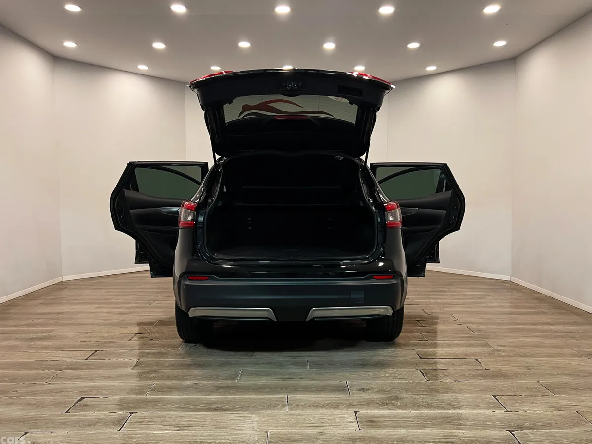Nissan Qashqai Hatchback, Diesel, 2018, Black