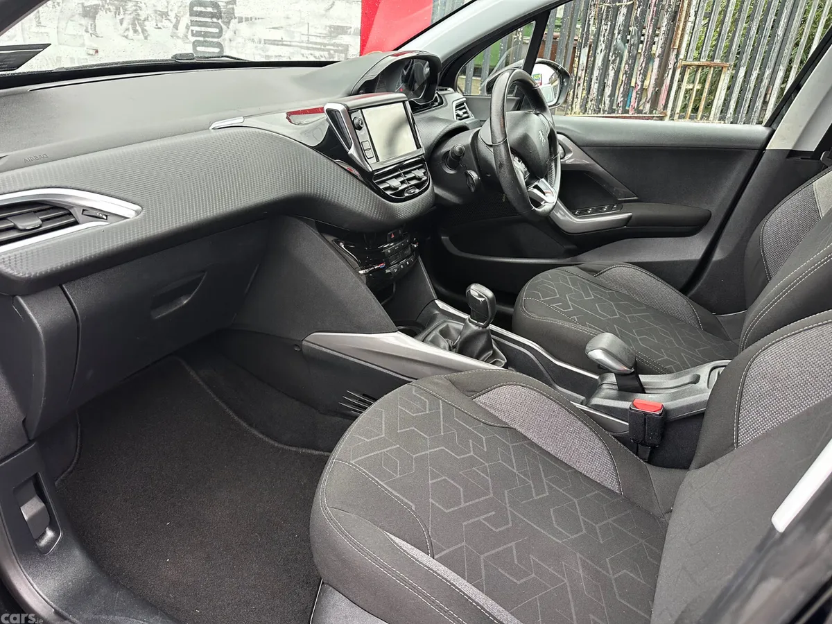 Peugeot 2008 Hatchback, Petrol, 2018, Black